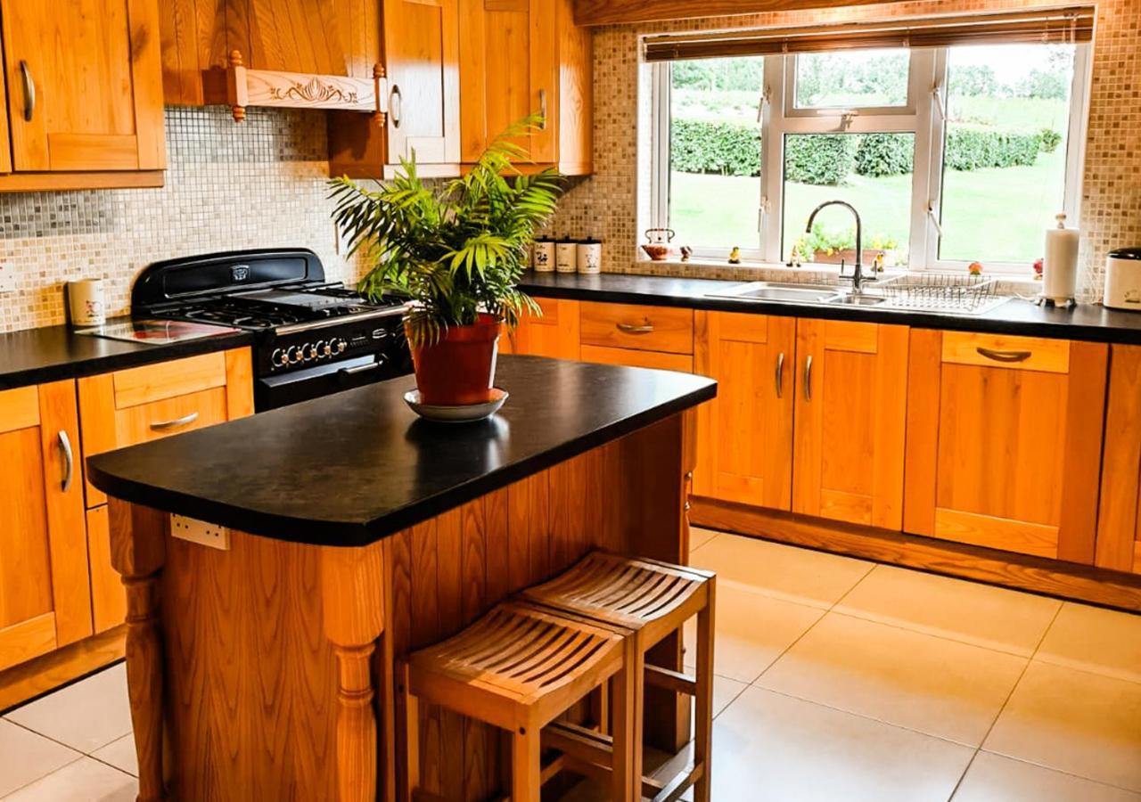 Moat Holiday Rental Lisnaskea ภายนอก รูปภาพ